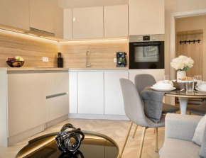 Business & Family Apartment for 6 Guests with Free Parking
